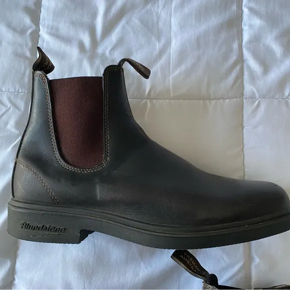 Blundstone Square Toe Dress Boot in Stout Brown