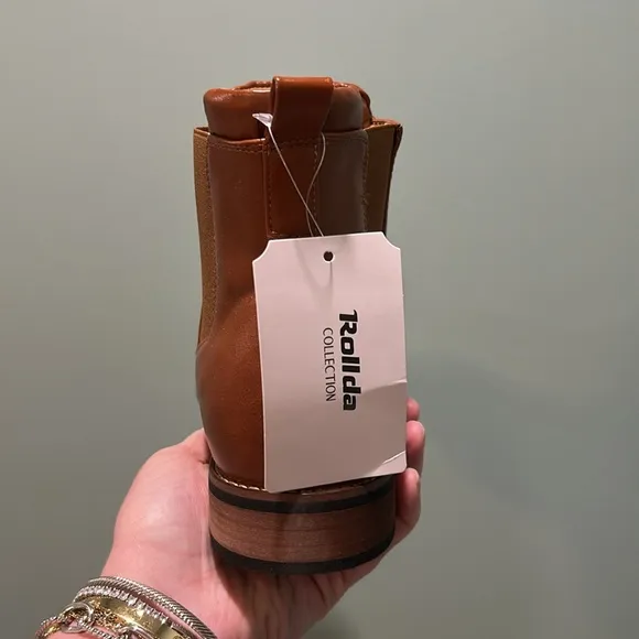 ✨BNWT - Rollda Mens Chelsea Boots - Brown Pu - size 11✨