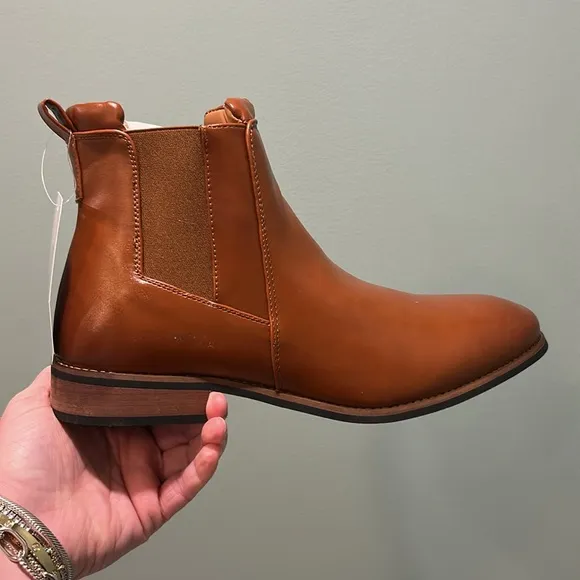 ✨BNWT - Rollda Mens Chelsea Boots - Brown Pu - size 11✨