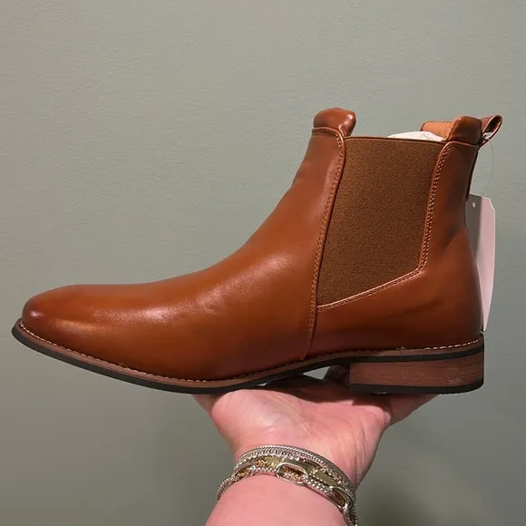 ✨BNWT - Rollda Mens Chelsea Boots - Brown Pu - size 11✨