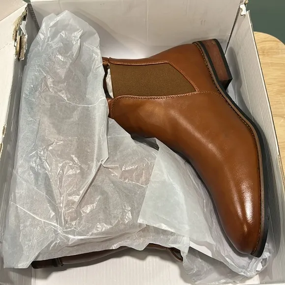 ✨BNWT - Rollda Mens Chelsea Boots - Brown Pu - size 11✨