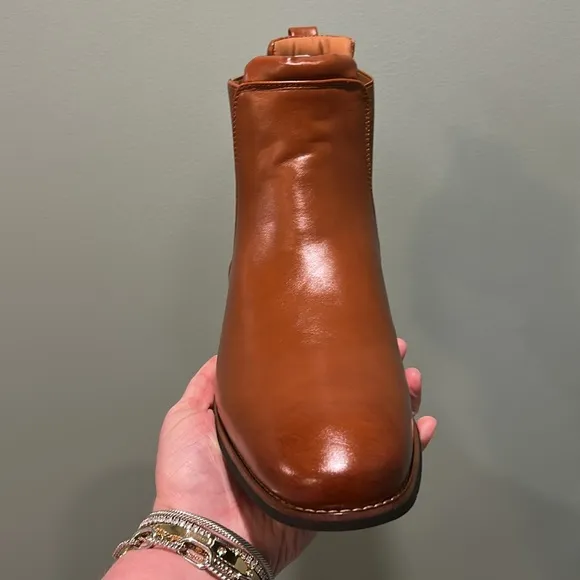 ✨BNWT - Rollda Mens Chelsea Boots - Brown Pu - size 11✨