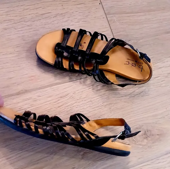 BOC BORN Black Strappy Flat Leather Upper Sandals Size 7M