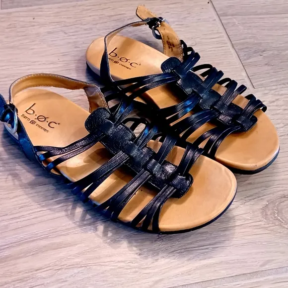 BOC BORN Black Strappy Flat Leather Upper Sandals Size 7M