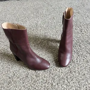 Boden Block Heel Boots Size 38 US 7 Mid Calf Burgundy Wine Leather Side Zip NEW