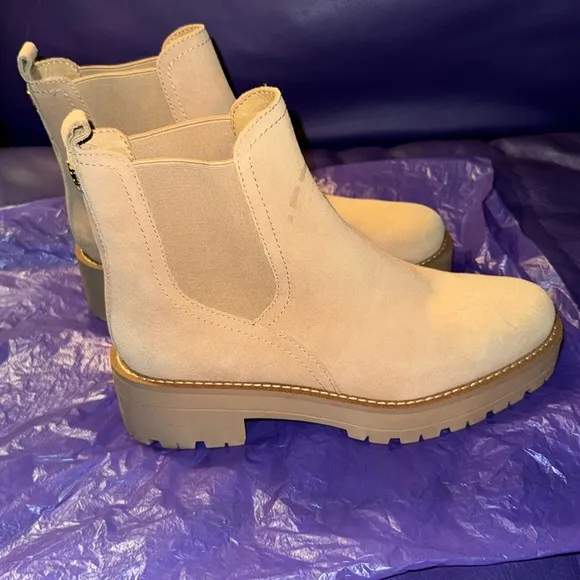 Boots, Sam Edelman, NWOT, Chelsea Boots, Beautiful Fawn Color, Size 6.5