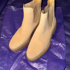 Boots, Sam Edelman, NWOT, Chelsea Boots, Beautiful Fawn Color, Size 6.5