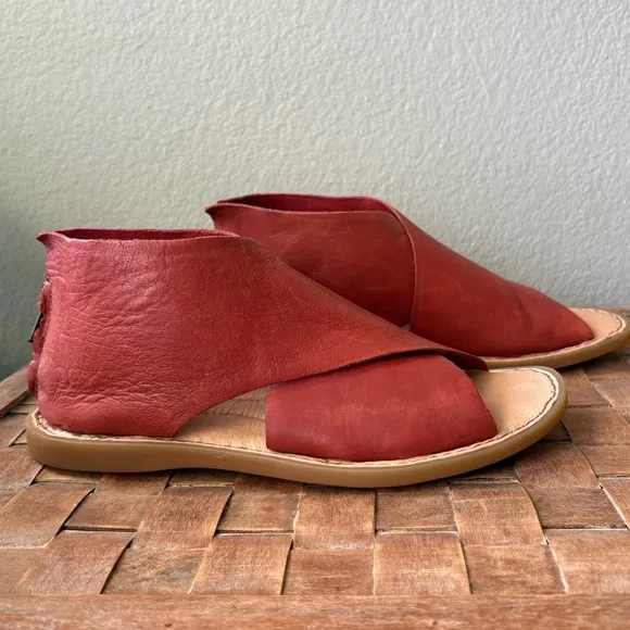 BORN Iwa Leather Sandal |  Red Mattone | Size 7