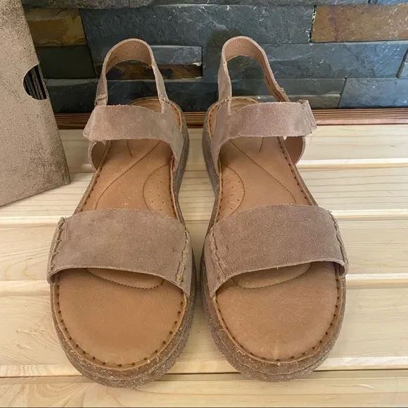 BORN • Madira Sandal in Taupe Suede - New In Box! Size 9 / 40.5