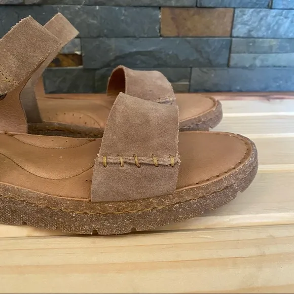 BORN • Madira Sandal in Taupe Suede - New In Box! Size 9 / 40.5