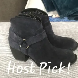 Born Navy Blue Heeled Ankle Boots Booties Women's 8 M Zip Up Side Almond Toe EUC