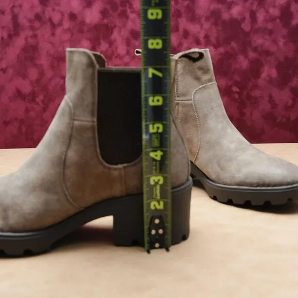 Born Women Graci Taupe Leather Heel Tab Slip Chelsea Boots sz 8