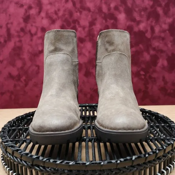 Born Women Graci Taupe Leather Heel Tab Slip Chelsea Boots sz 8