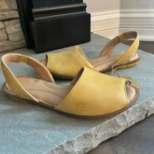 Born Women’s Size 9 Trang Yellow Sunflower Leather Slingback Sandals NWT