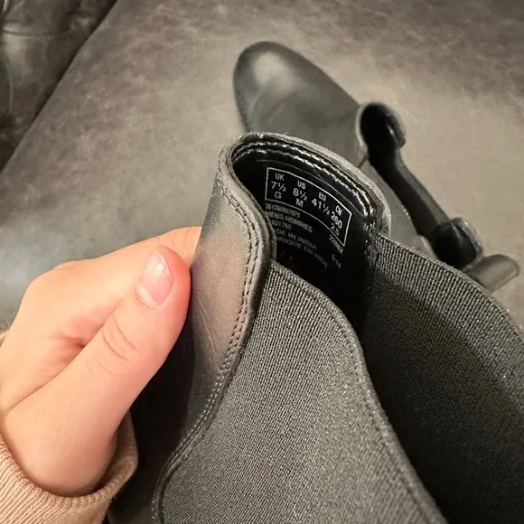 Bostonian commonwealth Chelsea black boots