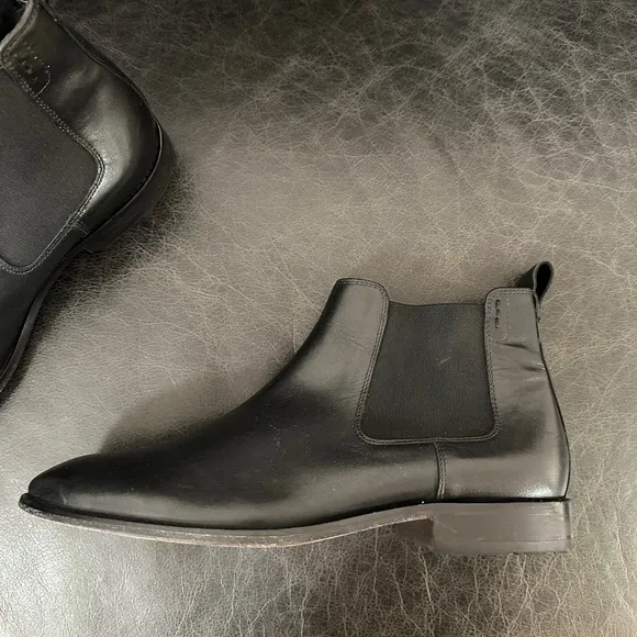 Bostonian commonwealth Chelsea black boots
