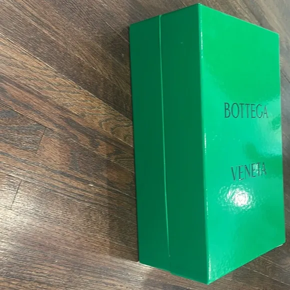 Bottega Veneta Men’s off white “sea salt” rubber slides