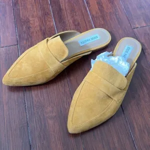 BRAND NEW - Steve Madden - Mule Flats - Size 8.5 Never Worn - Tan / Camel Suede