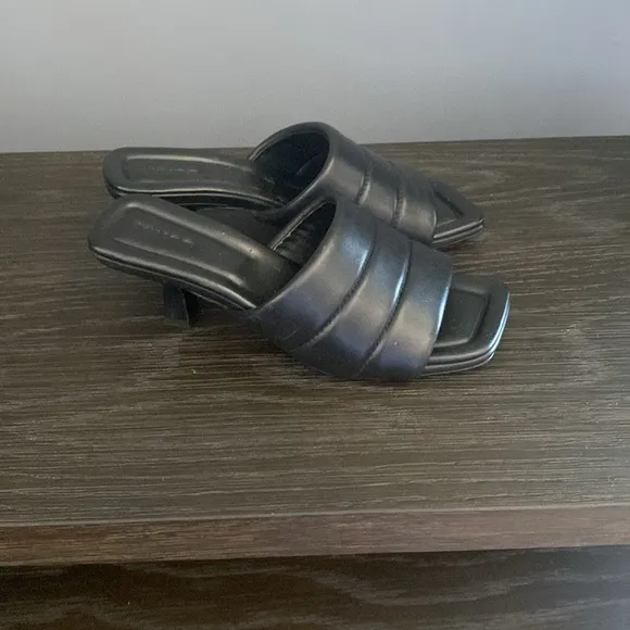 Brand New Vince Black Quilted Leather slides 7.5