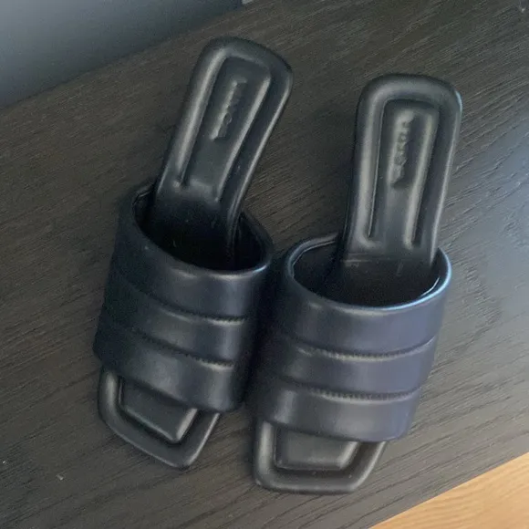 Brand New Vince Black Quilted Leather slides 7.5