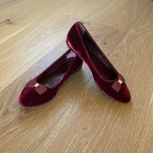 Brooks brothers Italian bow suede flats