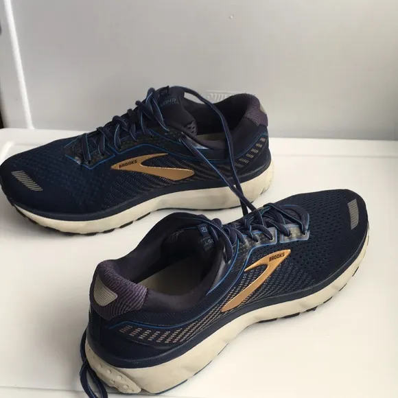 Brooks ghost 12 knitted athletic sneakers