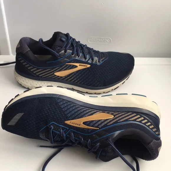 Brooks ghost 12 knitted athletic sneakers