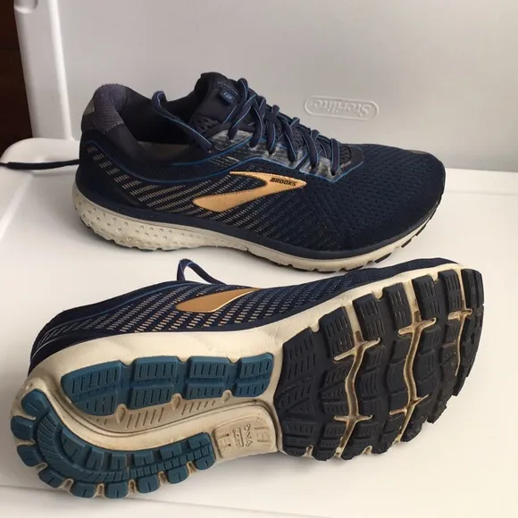Brooks ghost 12 knitted athletic sneakers
