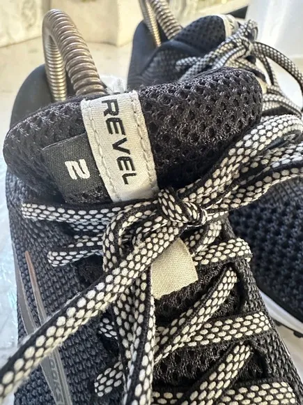 Brooks Revel 2 Sneakers Womans Size US 8.5 Black Knitted Upper White Sole