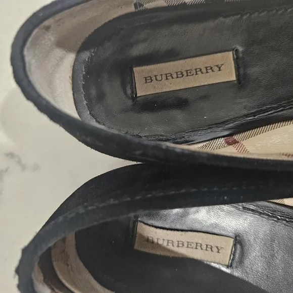 Burberry Suede Flats size 37