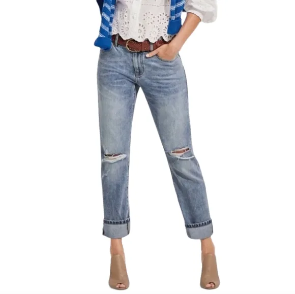 Cabi 100% BF Boyfriend High Rise Relaxed Fit Jean Sandstorm Ripped Light Wash 0
