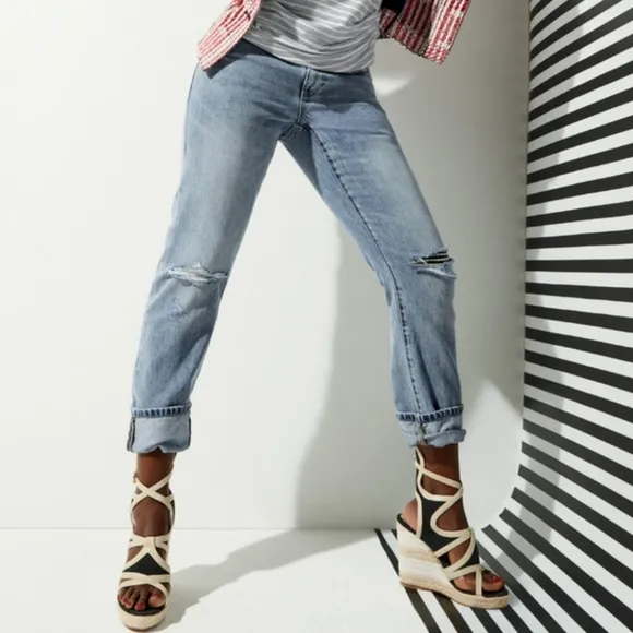 Cabi 100% BF Boyfriend High Rise Relaxed Fit Jean Sandstorm Ripped Light Wash 0