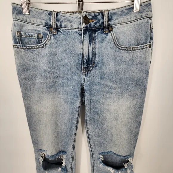 Cabi 100% BF Boyfriend High Rise Relaxed Fit Jean Sandstorm Ripped Light Wash 0