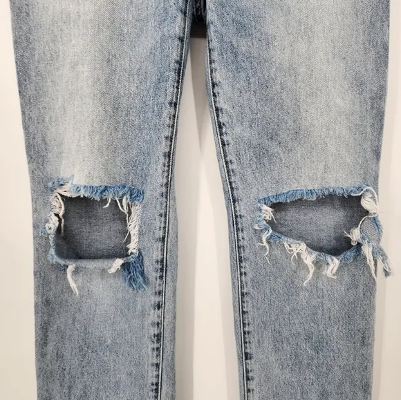 Cabi 100% BF Boyfriend High Rise Relaxed Fit Jean Sandstorm Ripped Light Wash 0