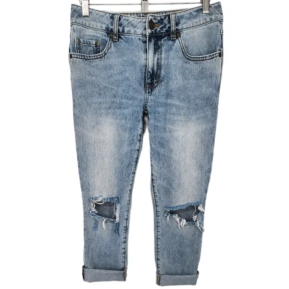 Cabi 100% BF Boyfriend High Rise Relaxed Fit Jean Sandstorm Ripped Light Wash 0