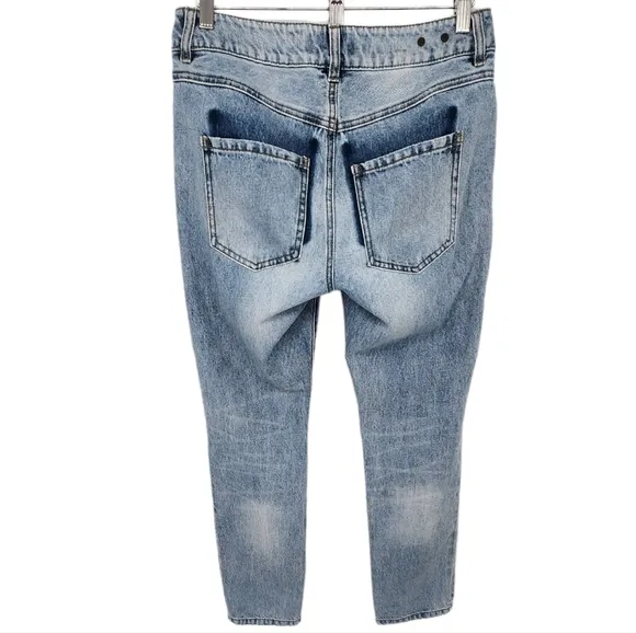 Cabi 100% BF Boyfriend High Rise Relaxed Fit Jean Sandstorm Ripped Light Wash 0