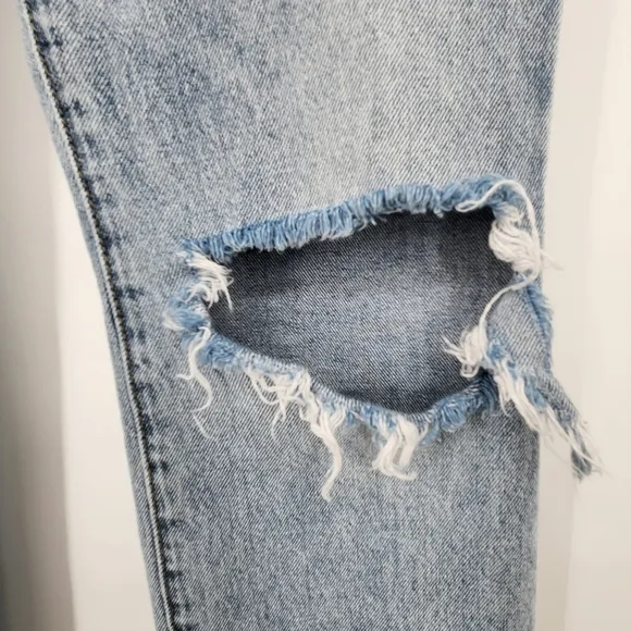 Cabi 100% BF Boyfriend High Rise Relaxed Fit Jean Sandstorm Ripped Light Wash 0