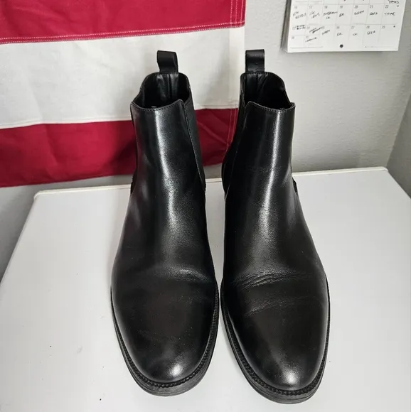 Calvin Klein Men's Juno Chelsea Black Leather Boots 10.5 Like New