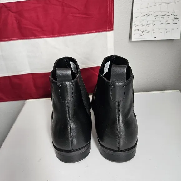 Calvin Klein Men's Juno Chelsea Black Leather Boots 10.5 Like New
