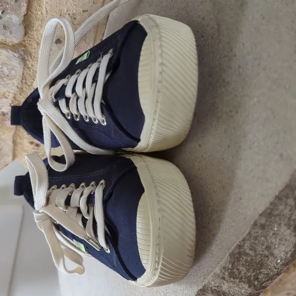 CARIUMA I Unisex Eco-Conscious OCA Low Navy Classic Sneakers, 10.5 W or 9 M