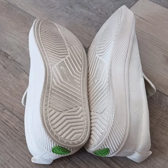 Cariuma IBI slip-on knit sneakers in white, size 8.5(Women) 7(Men)