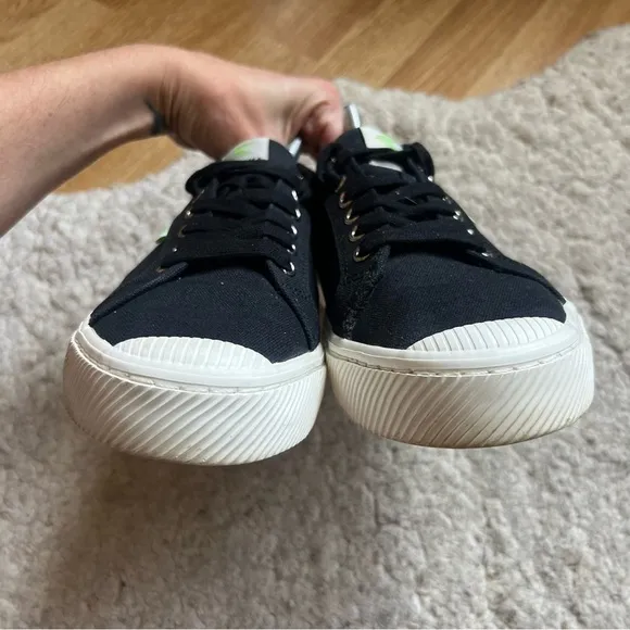 Cariuma Low Oca Black Canvas Lace-Up Unisex Sneakers Size 9.5 M / 11 W