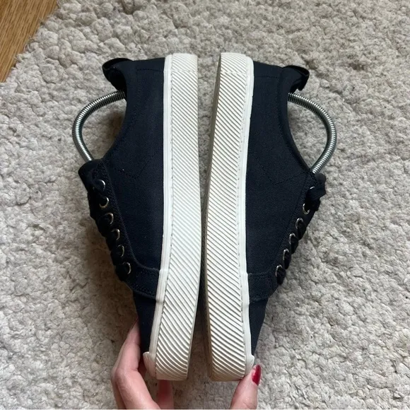 Cariuma Low Oca Black Canvas Lace-Up Unisex Sneakers Size 9.5 M / 11 W