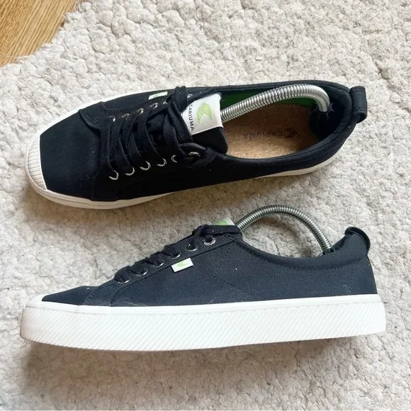Cariuma Low Oca Black Canvas Lace-Up Unisex Sneakers Size 9.5 M / 11 W