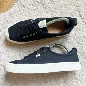 Cariuma Low Oca Black Canvas Lace-Up Unisex Sneakers Size 9.5 M / 11 W