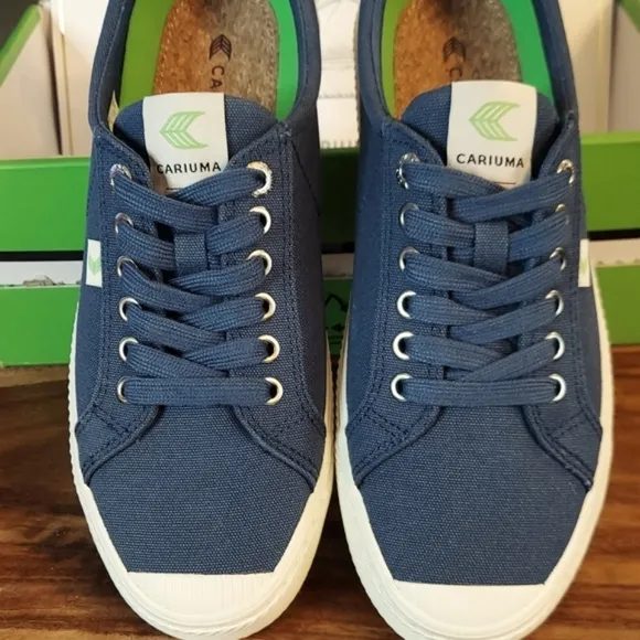 Cariuma Mens Size 8 OCA Low Canvas Sneakers Blue