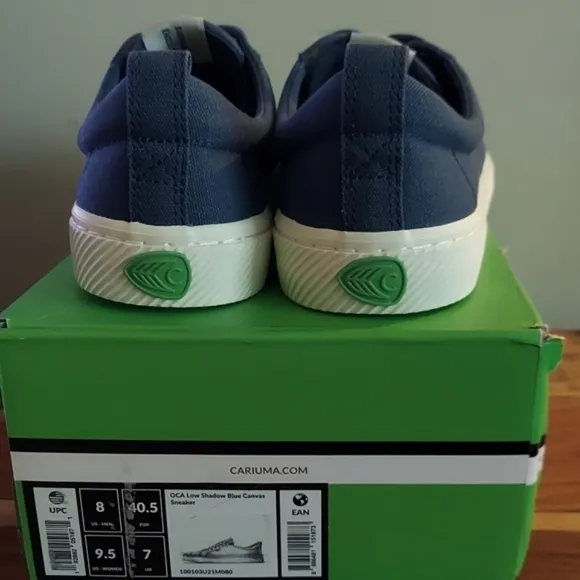 Cariuma Mens Size 8 OCA Low Canvas Sneakers Blue