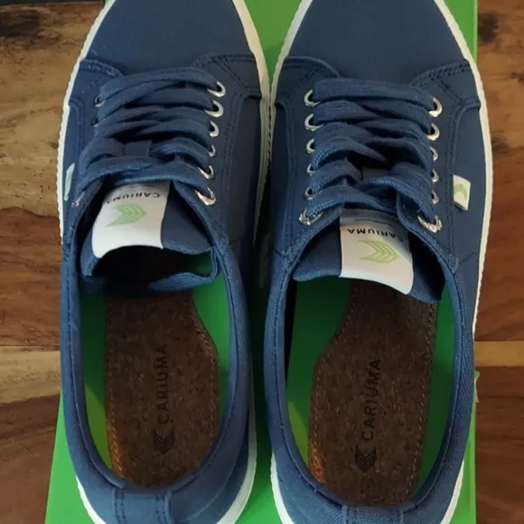 Cariuma Mens Size 8 OCA Low Canvas Sneakers Blue