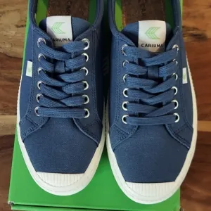 Cariuma Mens Size 8 OCA Low Canvas Sneakers Blue