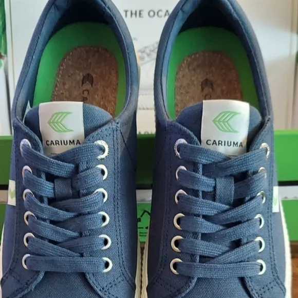 Cariuma Mens Size 8 OCA Low Canvas Sneakers Blue